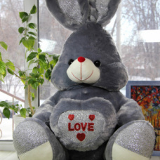 Заяц серый с блестящим сердцем 110 см